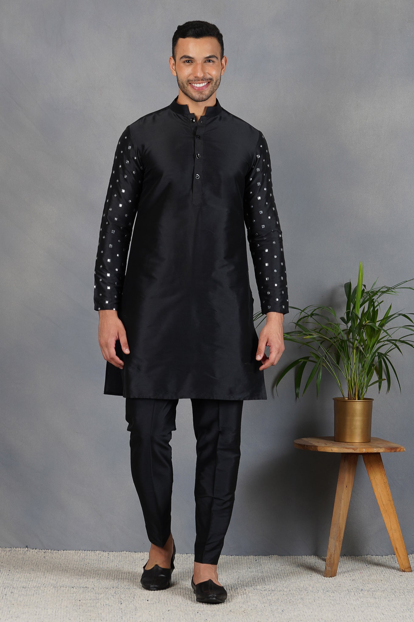 Siyah Aasteen- Foil Mirror & Silk - Kurta Set