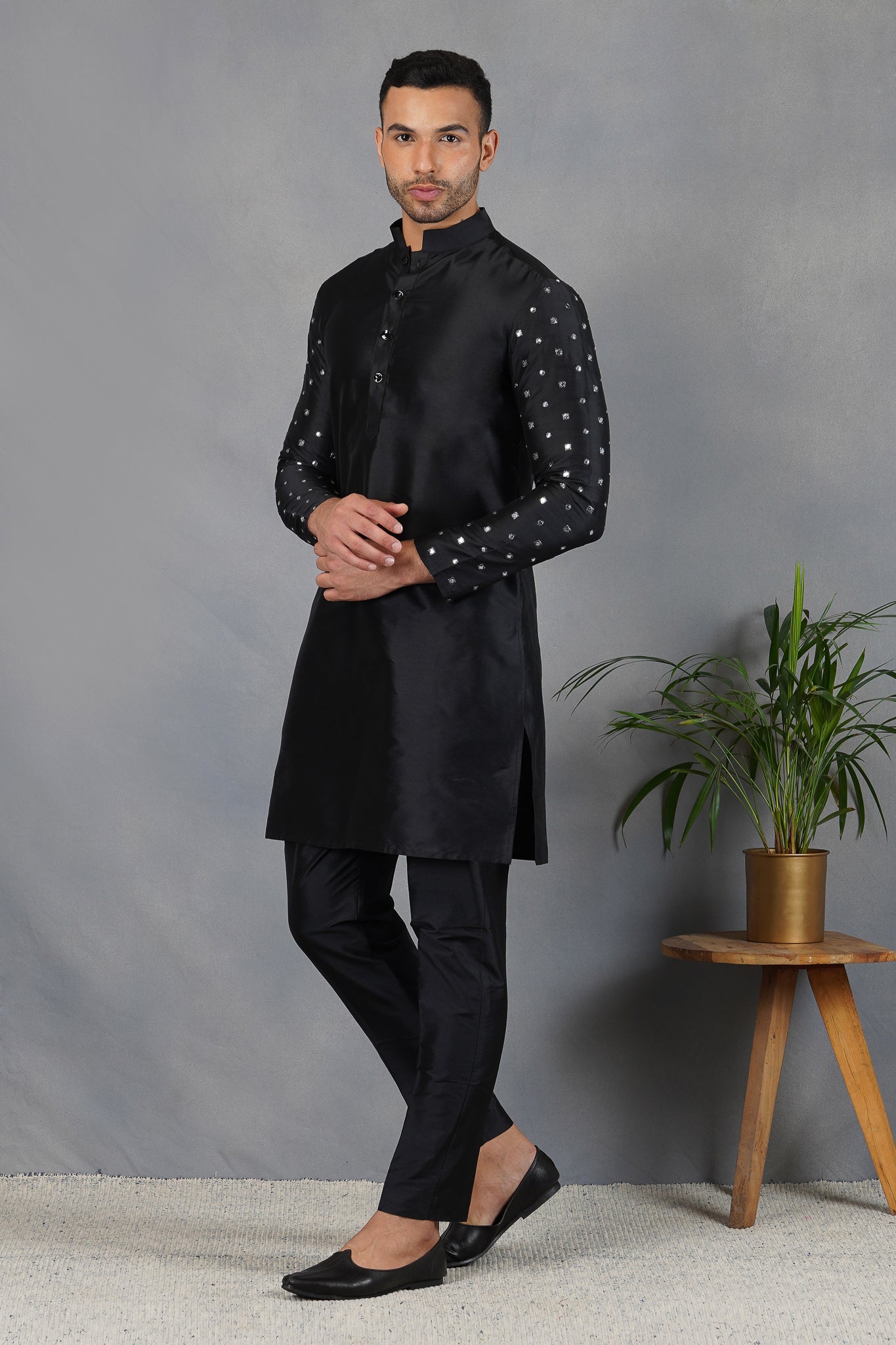 Siyah Aasteen- Foil Mirror & Silk - Kurta Set