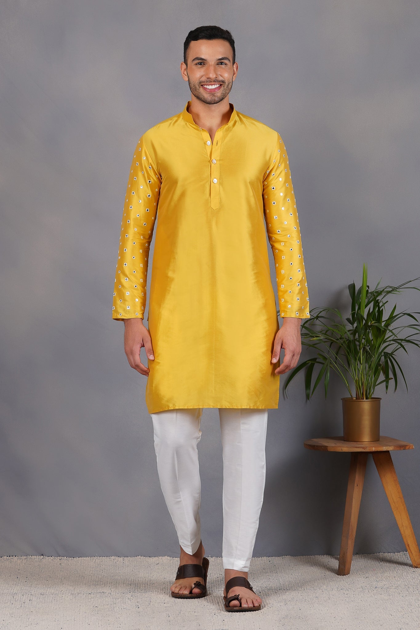 Peela Aasteen- Foil Mirror & Silk - Kurta Set